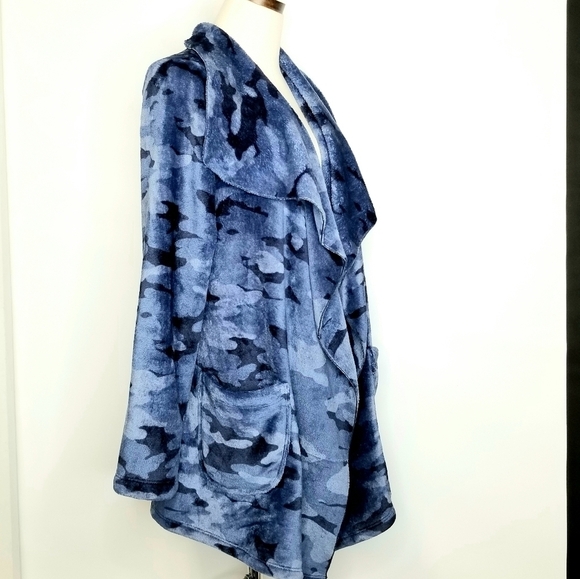 Susan Graver Weekend Cozy Fluffly Blue Camouflage Relaxed Waterfall Cardigan, MP - Picture 3 of 8